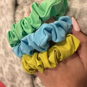 large scrunchy lot 30+ 3 lululemon scrunchies & 3 lululemon hair ties